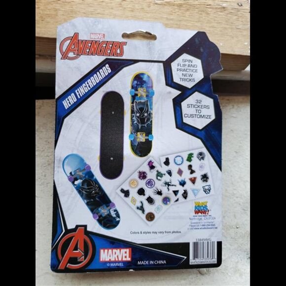 Marvel Avengers Fingerboard Set 3 Pack and 32 Stickers Black Panther - Picture 5 of 5